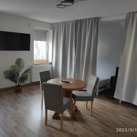 Ferien- Monteurwohnung Bis 6 Personen *