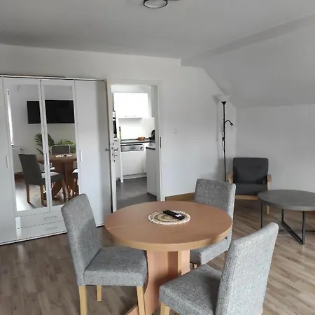 Ferien- Monteurwohnung Bis 7 Personen Markranstaedt