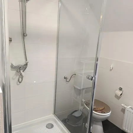 Ferien- Monteurwohnung Bis 7 Personen Markranstaedt