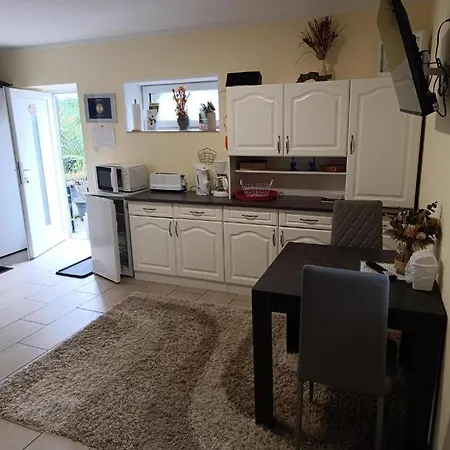 Ferien- Monteurwohnung Bis 6 Personen