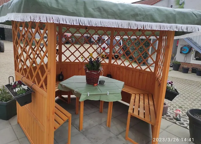 Ferien- Monteurwohnung Bis 6 Personen Markranstaedt