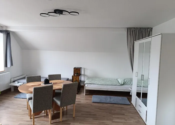 Ferien- Monteurwohnung Bis 6 Personen *